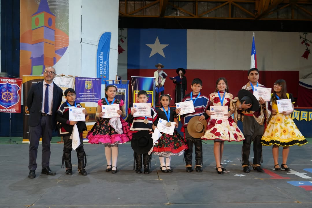 Muestra comunal de cueca en Coronel
